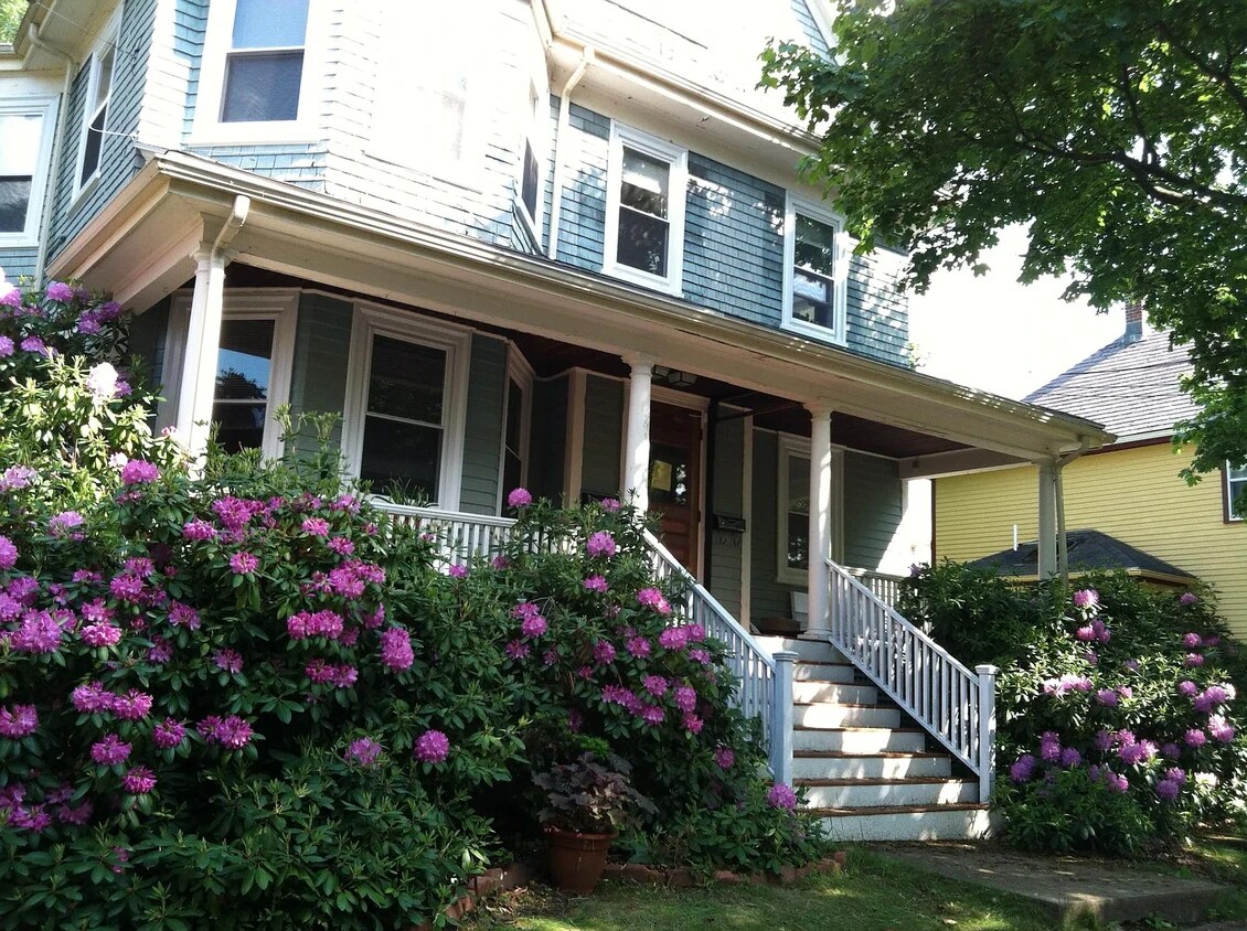87 Florence St Unit 2, Melrose, MA 02176 Condo for Rent in Melrose, MA