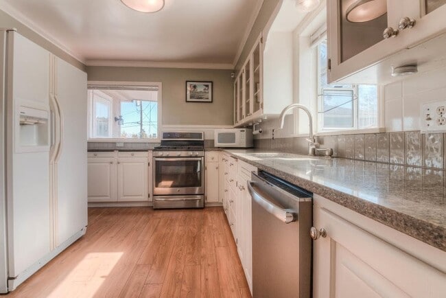 Building Photo - Beautiful Home Near Franklin Park