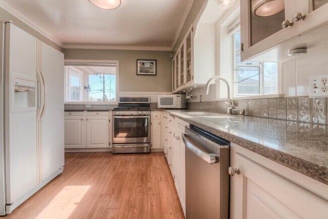 Foto del edificio - Beautiful Home Near Franklin Park