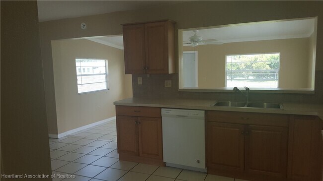 Foto del edificio - 221 Whatley Blvd