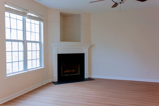 Foto del edificio - 2204 Valley Haven Dr