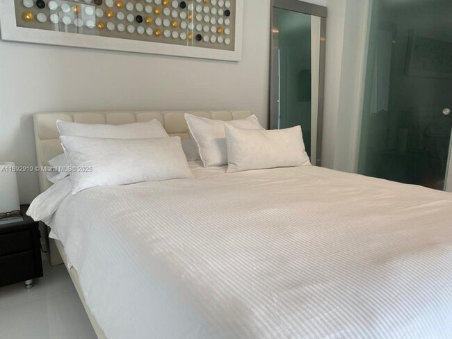 Foto del edificio - 18201 Collins Ave