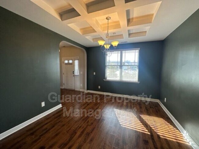 Building Photo - 557 Roanoke Dr