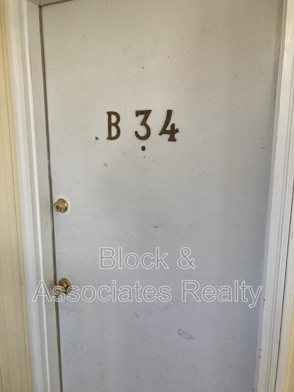 303 Smith Level Rd Unit B34 D, Chapel Hill, NC 27516 Condo for Rent