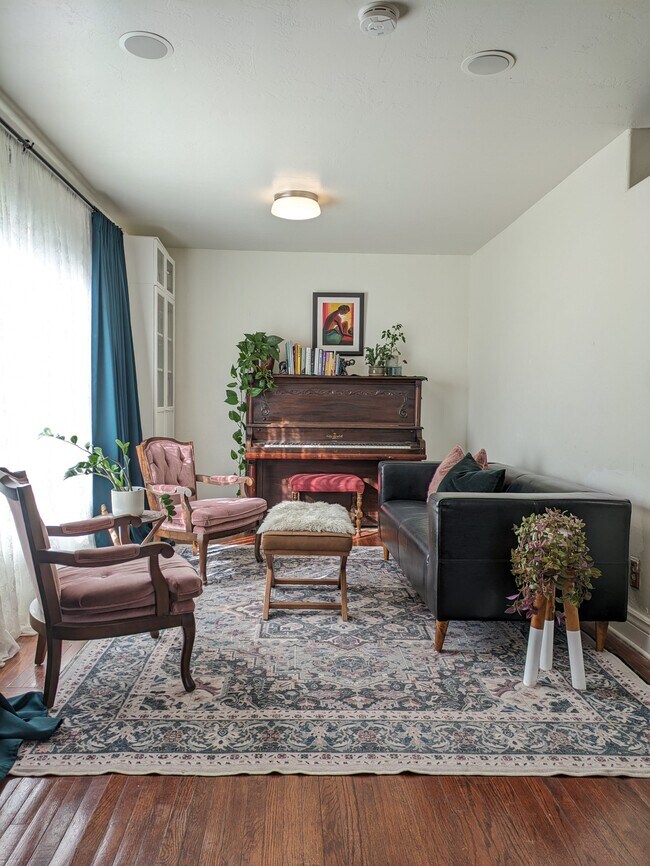 Foto del edificio - 406 N Oakley St