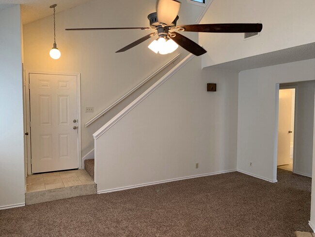 Foto del edificio - LOVELY 3 BEDROOM 2 BATH HOME IN SPRING CRE...