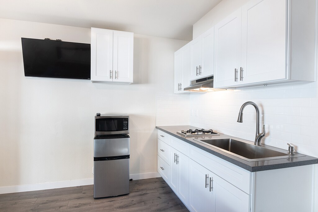 Foto principal - 2025 W 3rd St