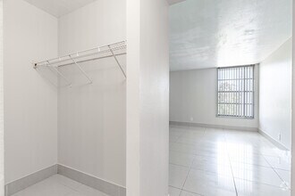 1BR, 1BA - 816SF - Windward Vista