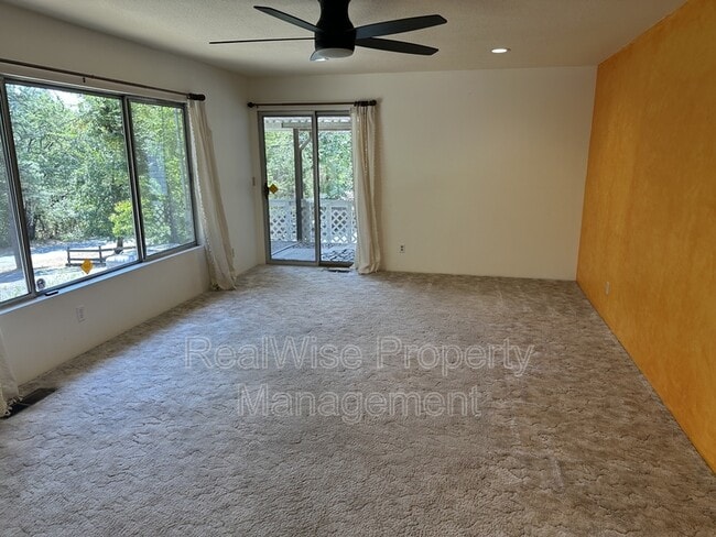 Building Photo - 321 Larkin Rd