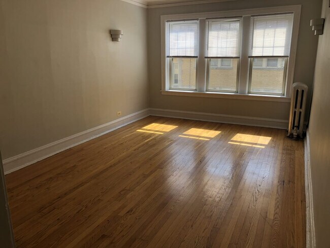 Building Photo - 5060 N Wolcott Ave