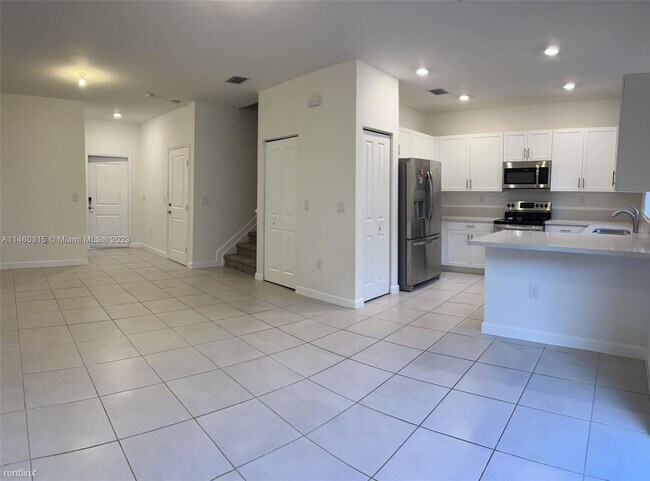 Foto del edificio - 3 br, 2.5 bath Townhome - 399 NE 211th Ter