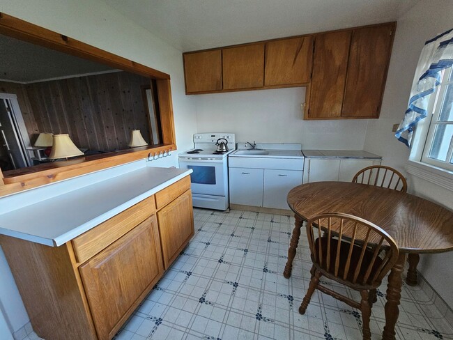 Building Photo - Furnished  Rental available now with lake ...