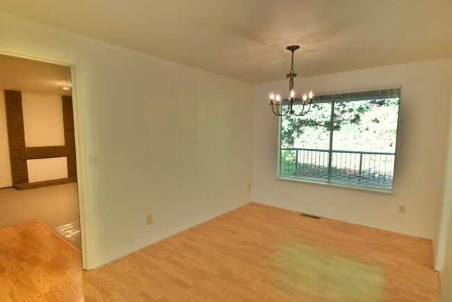 Building Photo - 3Bd/1.75Ba Redmond House