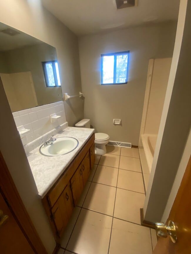 Foto del edificio - Duplex with Three Large Bedrooms and Two F...