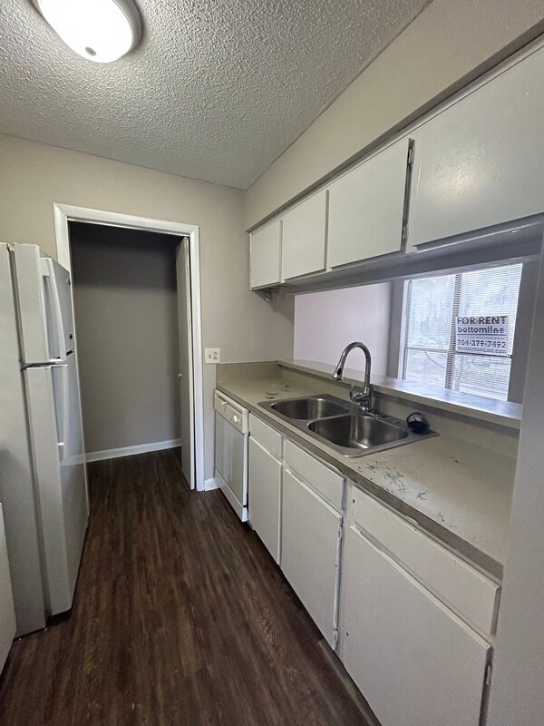 Building Photo - 4533 Sharon Chase Dr