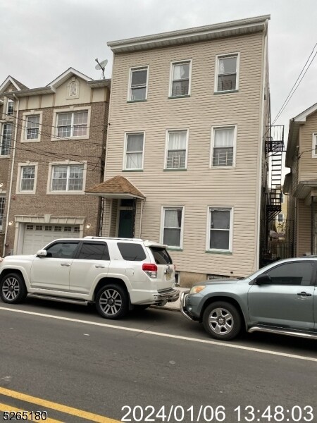 Primary Photo - 217 Walnut St