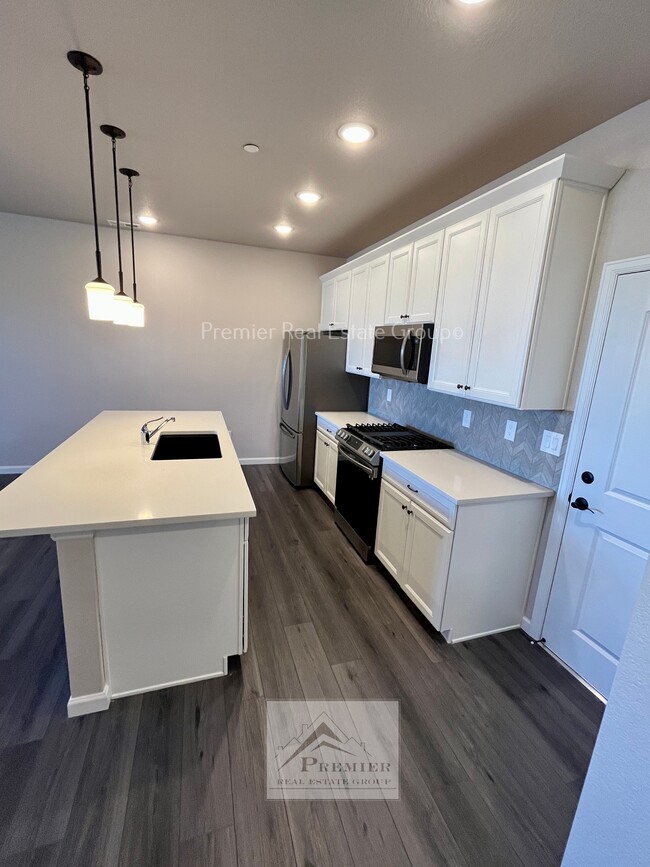 Building Photo - 1545 Spring Water Point