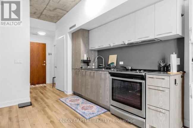Building Photo - 15 Baseball Pl