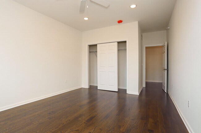Building Photo - 331 71st St