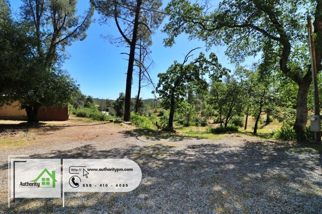Building Photo - 15095 Rock Creek Rd. Pets Considered with ...
