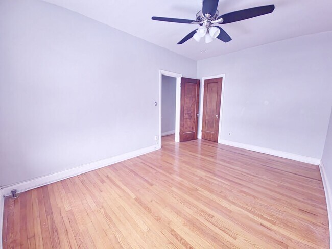 Foto del edificio - Move in ready!