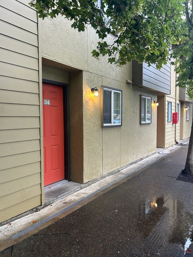 Building Photo - (749) Jackson Square - 2 Bedroom  / 1.5 Ba...