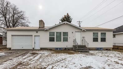 Building Photo - 146 E 1st N