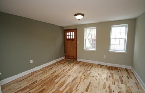 Building Photo - 2BD/1.5BA Passyunk Apartment W/ Backyard