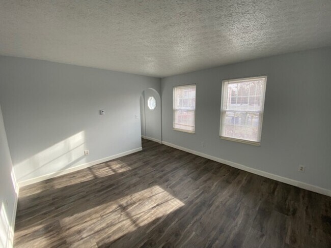 Building Photo - 6158 Northbend Dr
