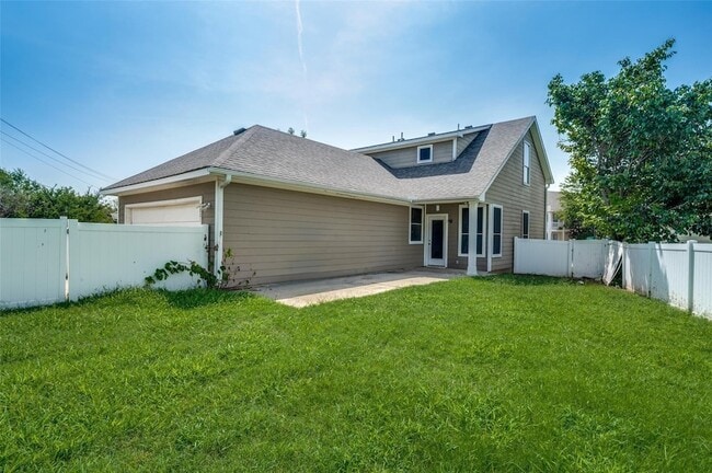 Photo - 9801 Cedarcrest Dr House