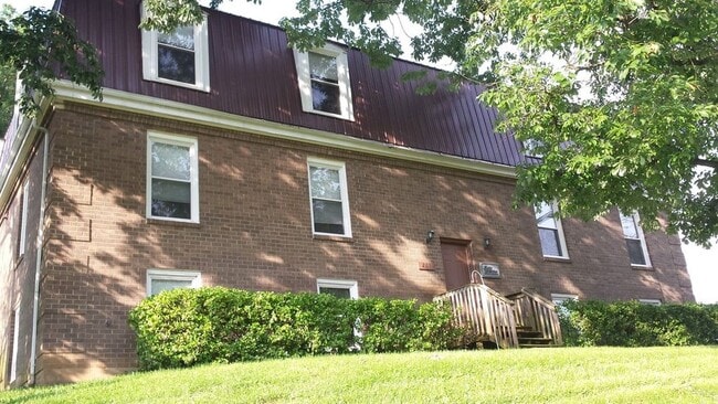 This is the front of the property. - 261 Meadowview Dr