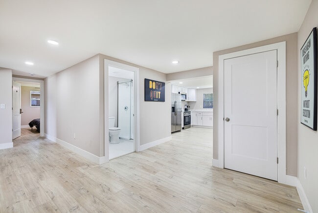 Building Photo - Englewood Padsplit Co-living Affordable Ho...