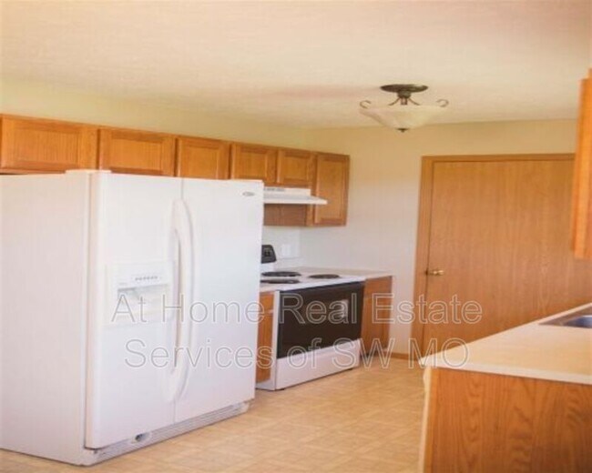 Foto del edificio - 1138 N Hutchinson Ave