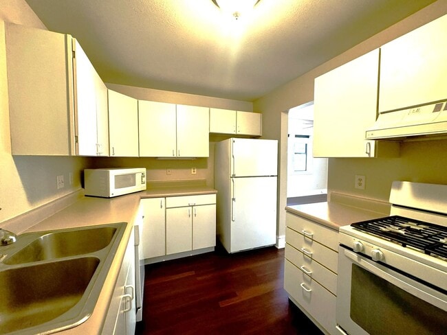 Building Photo - Peregrine 128