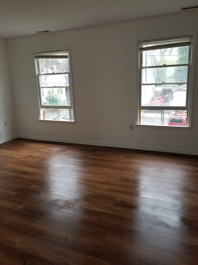 Master bedroom - 4 Laventhal Ave