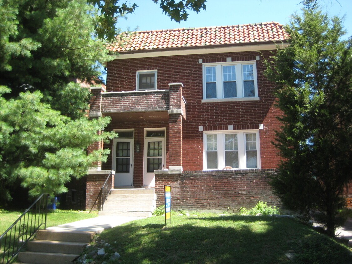 1014 Commodore Dr Unit A, Richmond Heights, MO 63117 Apartments in