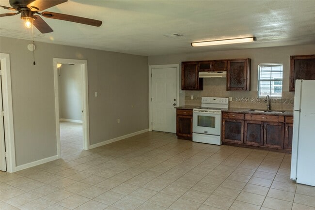 Building Photo - 537 Cottontail Dr