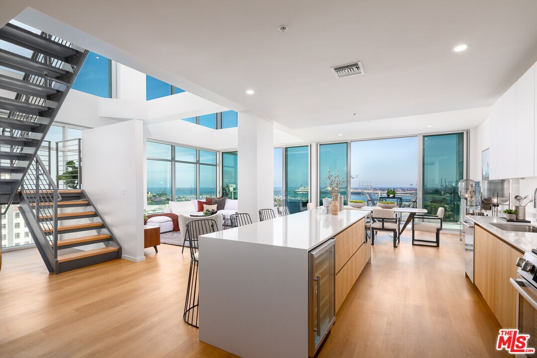 Foto principal - 200 W Ocean Blvd