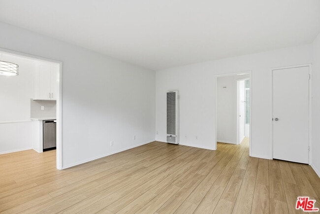 Building Photo - 1944 S Beverly Glen Blvd