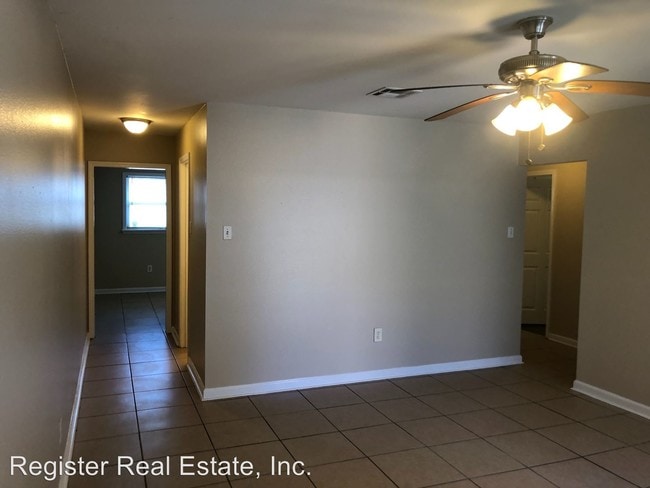 Building Photo - 4722 Shalimar Dr