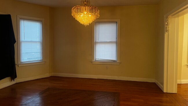 Share space - 127 S Burnett St