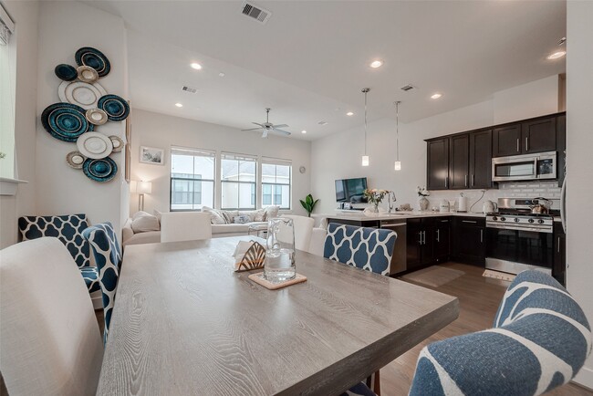 Foto del edificio - 3904 Tulane Oak Dr