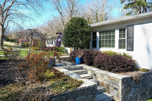 Building Photo - 31 Swanson Ct