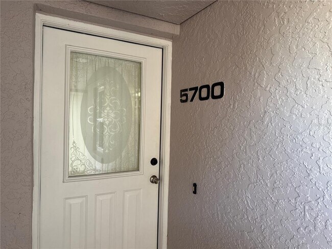 Foto del edificio - 5700 Sheffield Greene Cir