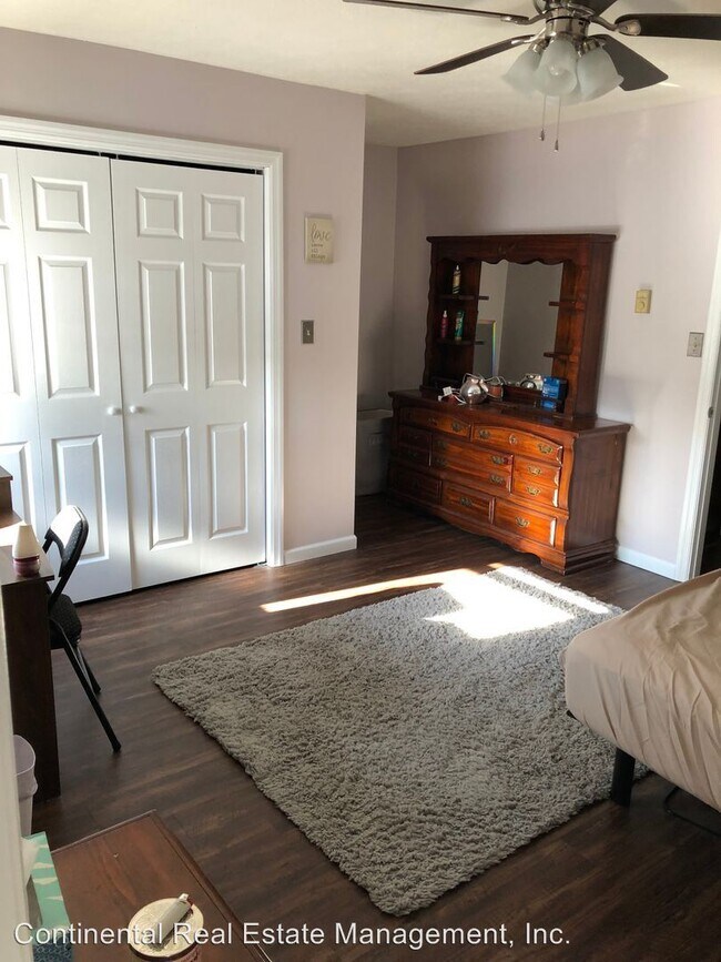 Building Photo - 2 br, 2.5 bath House - 1826 Bayfield Court