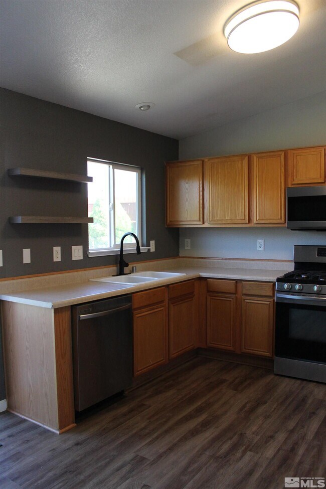 Foto del edificio - 17450 Crystal Canyon Blvd