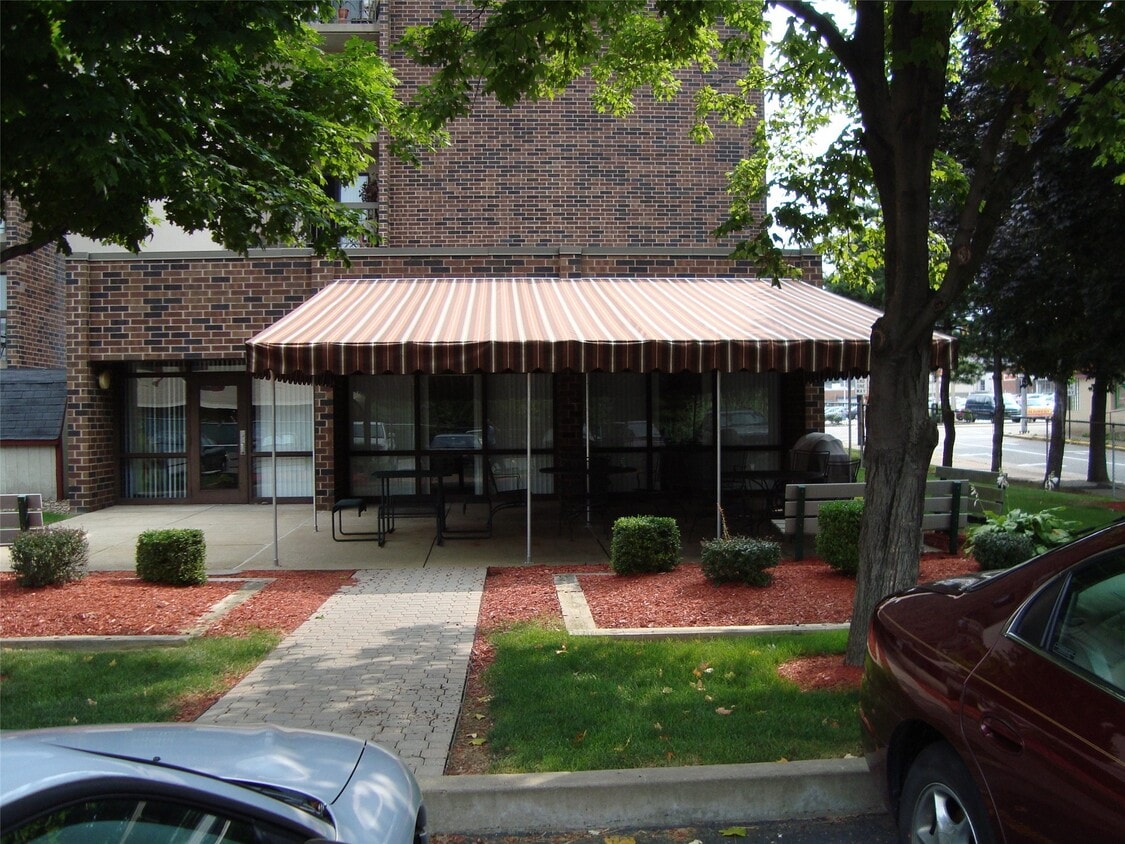 Building Photo - 1826 Monongahela Ave