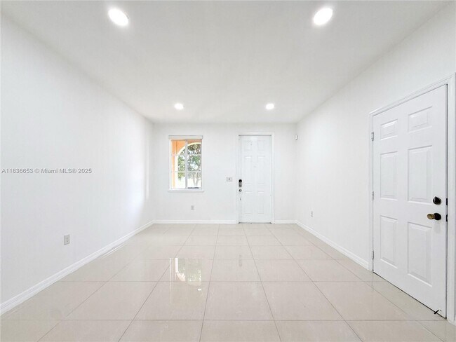 Foto del edificio - 16562 SW 71st Ter