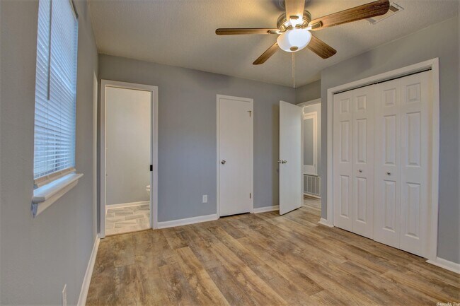 Building Photo - 3 Allyson Cir