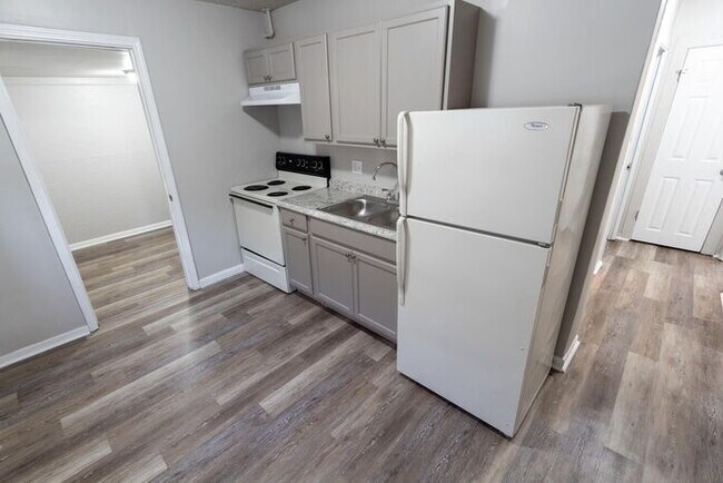 Foto del edificio - EAST SIDE 2 BEDROOM AVAILABLE NOW!